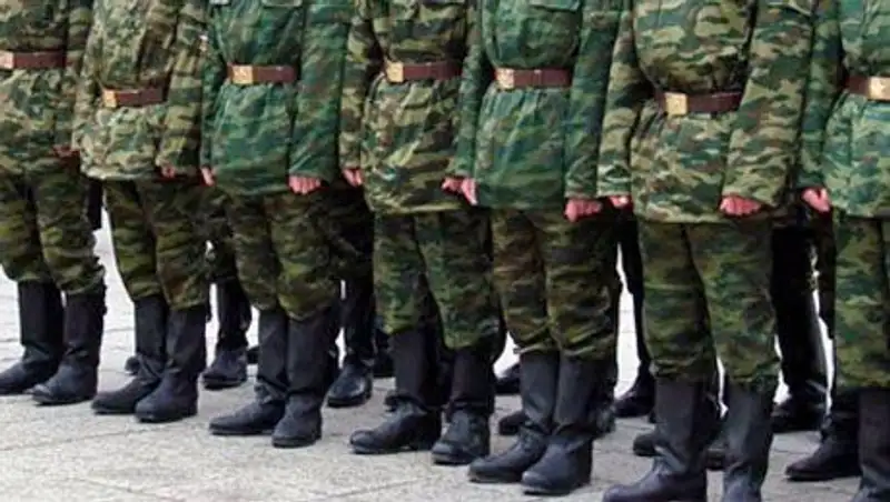 Уральскую школьницу поставили на воинский учет