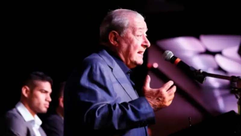 Арум: Головкин нокаутирует Альвареса, но затем его ждет Рамирес