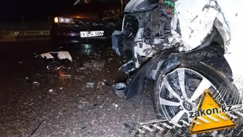 Три машины столкнулись ночью в Алматы