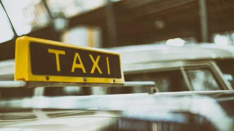 О назойливых таксистах высказался глава аэропорта Алматы