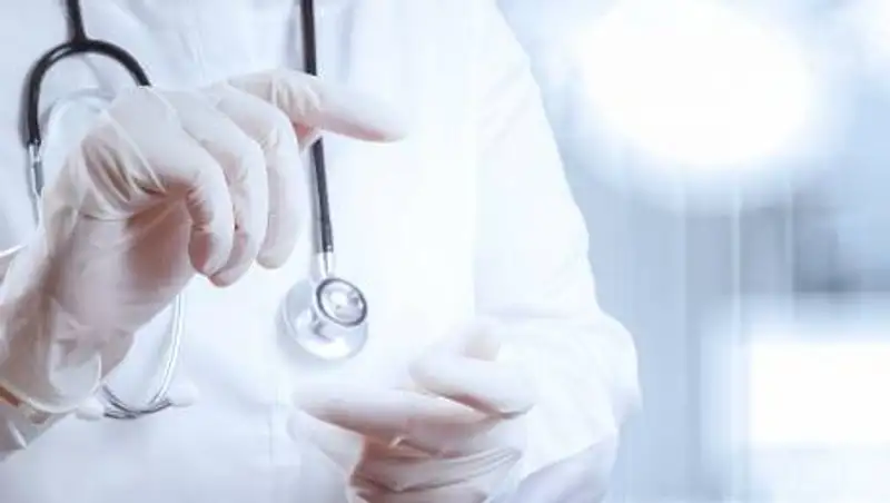 Врач рассказал о влиянии COVID-19 на слух