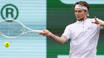 Александр Бублик вышел в полуфинал турнира ATP 500 в Германии, фото - Новости Zakon.kz от 23.06.2023 17:59