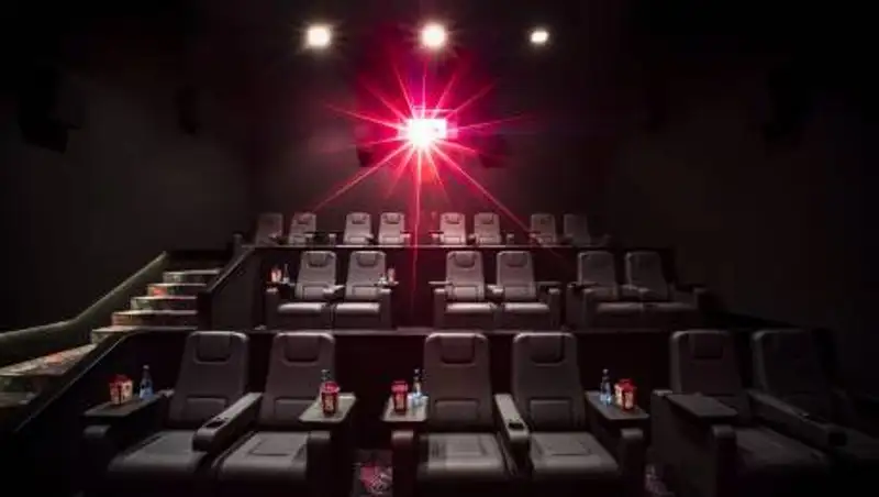 В Алматы разрешили работу кинотеатров и ТРЦ