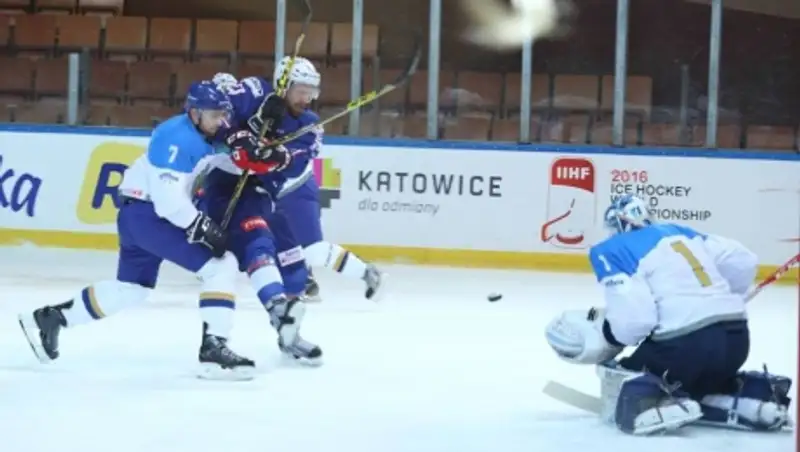 Сборная Казахстана по хоккею на Еврочеллендже одержала победу над Францией