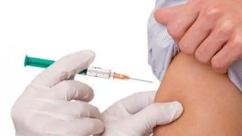 Состояние подростка в Атырауской области после полученной прививки не вызывает тревогу