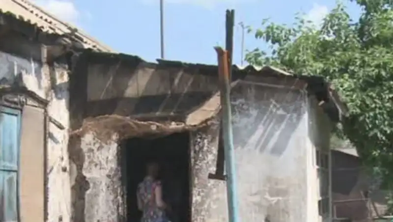 В Павлодаре мужчина вынес из пожара женщину 