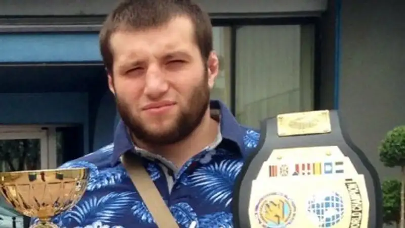 Чемпион мира протаранил машину с ребенком в Москве