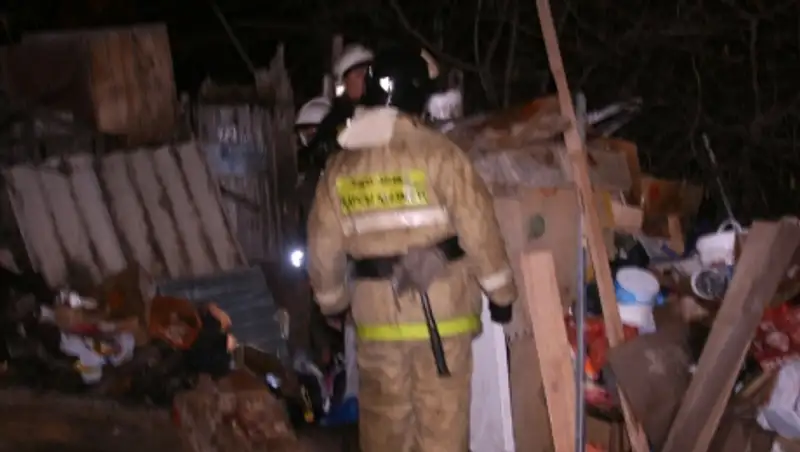 В Алматы горел частный дом