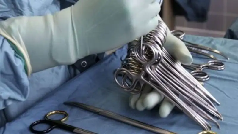 Во Вьетнаме из живота мужчины извлекли забытые 18 лет назад ножницы
