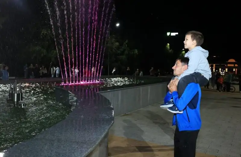 В Костанае появился светомузыкальный фонтан, фото - Новости Zakon.kz от 11.08.2023 11:09