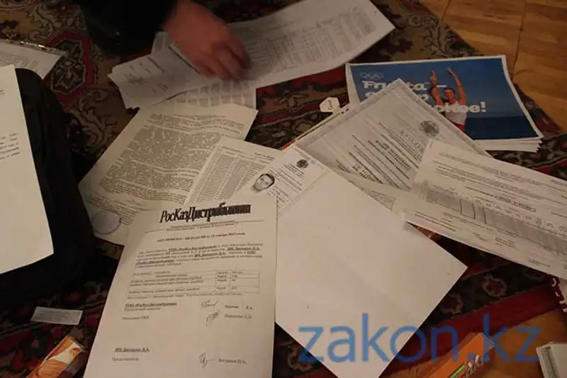 В Алматы в частном доме готовили к продаже нелегальные просроченные лимонад и чурчхелу, фото - Новости Zakon.kz от 05.12.2013 16:52