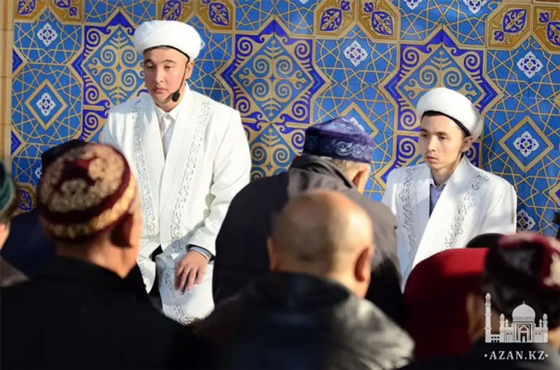 Курбан айт в Центральной мечети г. Алматы отпраздновало более 20 тысяч человек, фото - Новости Zakon.kz от 16.10.2013 22:40