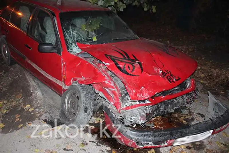 В Алматы водитель Фольксвагена врезался в Ауди с двумя маленькими пассажирами (фото) В Алматы водитель Фольксвагена врезался в Ауди с двумя маленькими пассажирами (фото), фото - Новости Zakon.kz от 01.11.2013 20:00