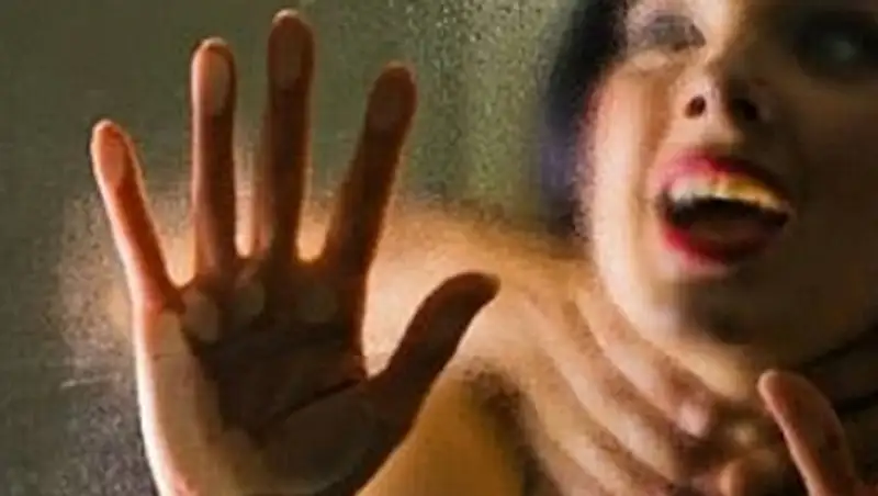 В ЮКО четверо парней поймали возле АЗС и изнасиловали 22-летнюю девушку