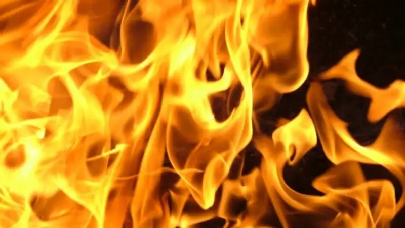 70 человек эвакуировали из-за пожара в мебельном салоне в Алматы