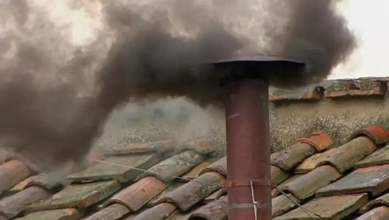 Президент поручил ужесточить спрос за некачественное топливо в Астане