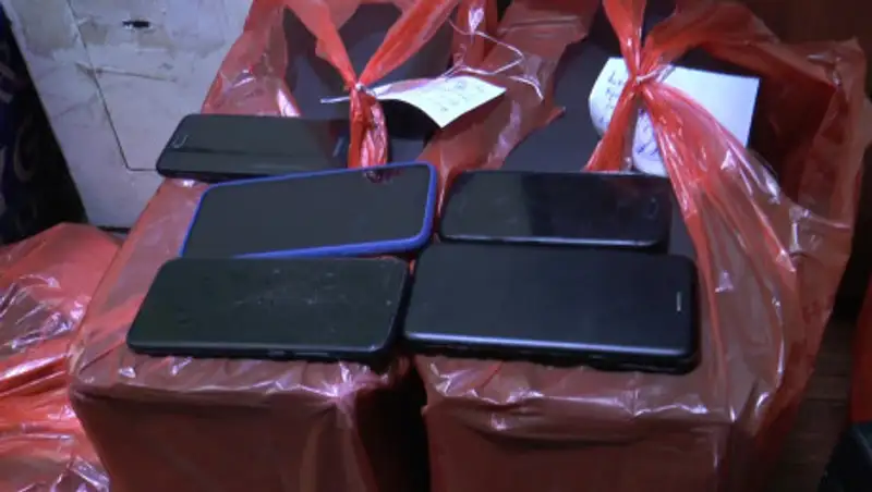 В Алматы незаконно перебивали IMEI-коды ворованных телефонов