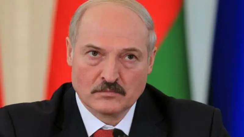 СМИ: Лукашенко уехал в Россию на фоне охвативших Белоруссию протестов «тунеядцев»