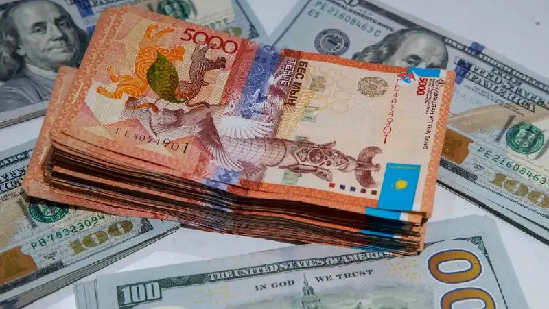 Курс доллара снизился на торгах