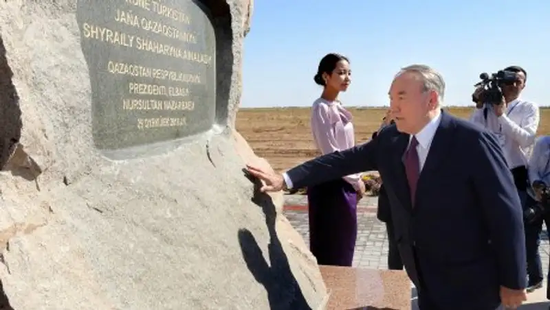 Президент РК принял участие в церемонии закладки мемориального камня в Туркестане