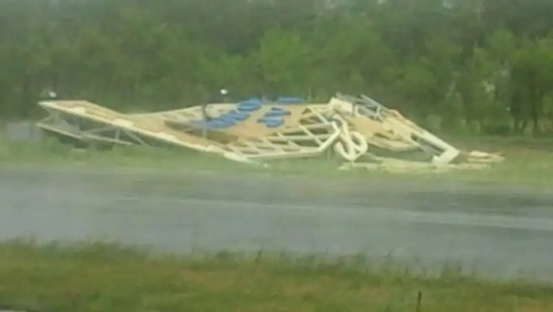 Конструкция с надписью "Павлодар" упала на въезде в город 