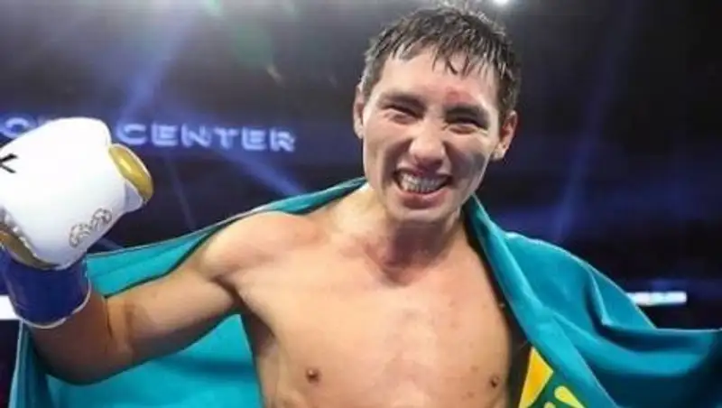 Жанибек Алимханулы досрочно победил экс-чемпиона мира. Видео
