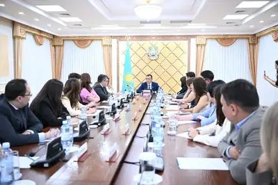 Спикер сената встретился с экспертами проекта "Школа аналитики", фото - Новости Zakon.kz от 22.08.2023 17:40