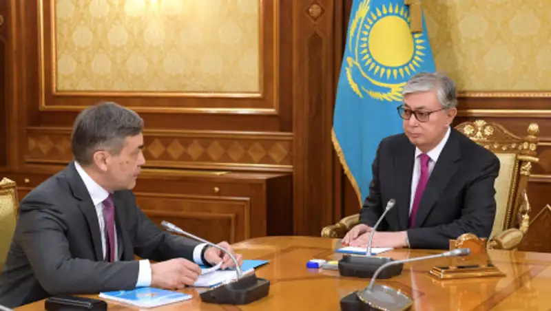 Президент Казахстана принял министра обороны