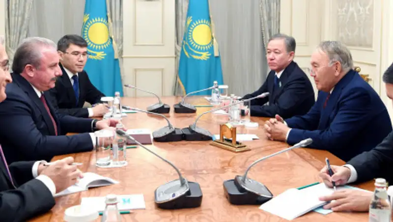 Нурсултан Назарбаев встретился с Мустафой Шентопом