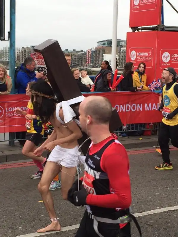 Лондонский марафон: костюмы , фото - Новости Zakon.kz от 27.04.2015 14:30