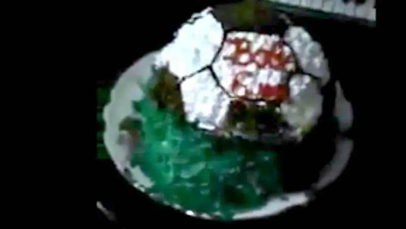 Несмываемый краситель в торте напугал семью в Уральске