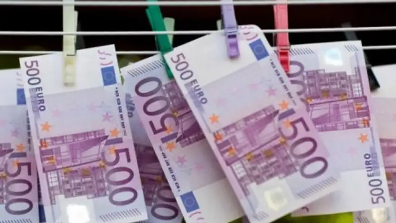 Прокуратура Женевы нашла спустивших в унитаз 100 тысяч евро