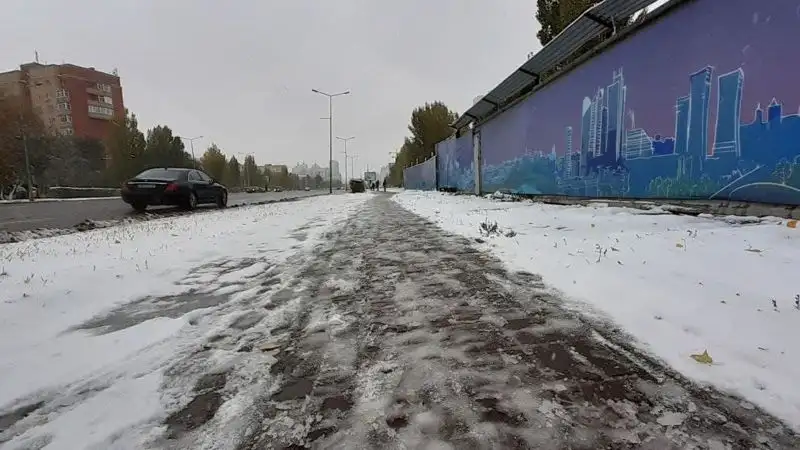 Столичные спасатели напомнили астанчанам о правилах поведения при гололеде