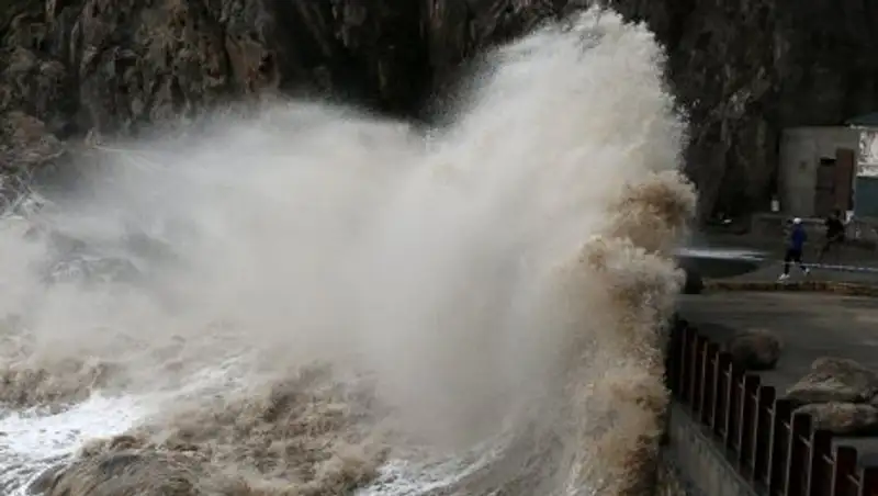 Мощный тайфун обрушился на южное побережье Китая