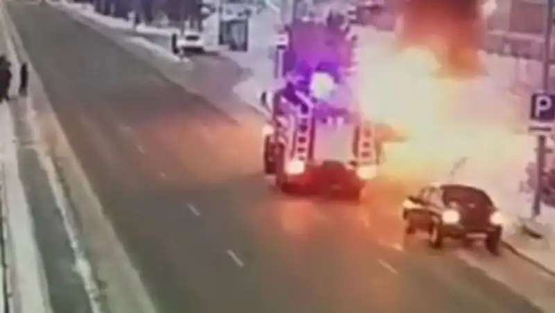 В Астане тушили загоревшийся автомобиль