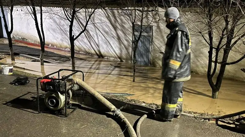 В Туркестанской области спасатели всю ночь работали над ликвидацией подтоплений