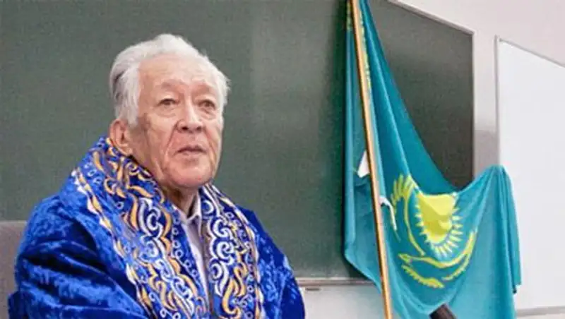Умер автор Государственного флага РК Шакен Ниязбеков