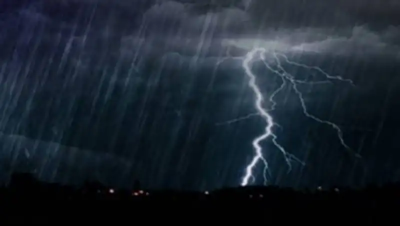 Ветер и грозы ожидаются в Казахстане