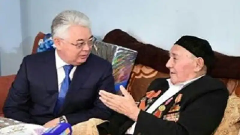 Аким ЮКО побывал в семье ветерана ВОВ