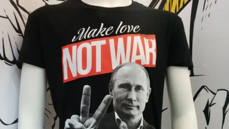 Уникальные фотографии Путина стали основой для коллекции футболок с его изображением