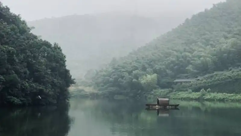 Более 16 тысяч человек пострадали от проливных дождей в Китае