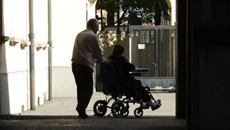 Берлускони рад работе в доме для престарелых