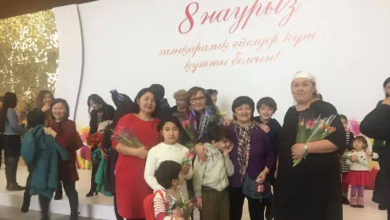 В Астане состоялся праздничный концерт для многодетных матерей