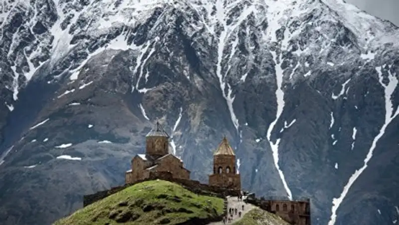 На Казбеке продолжаются поиски пропавшей альпинистки