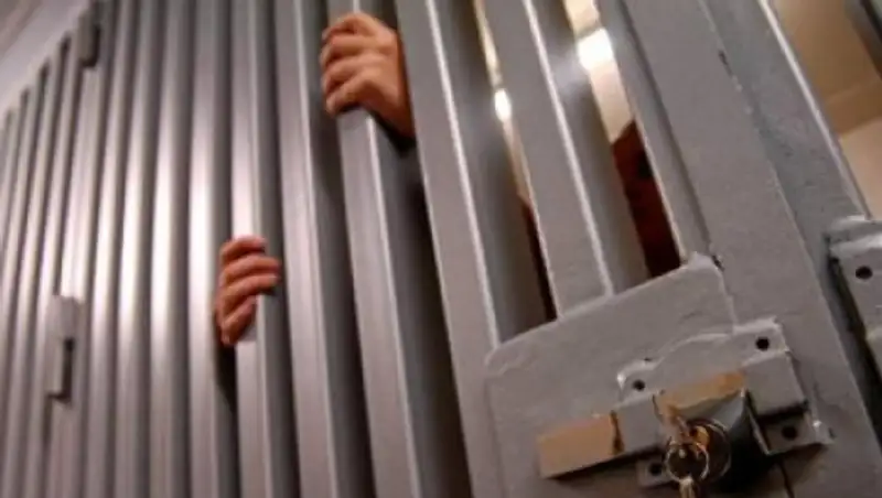 На 15 лет осужден житель ЗКО за изнасилование несовершеннолетней