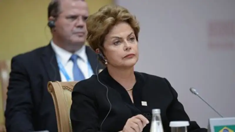 Сенат Бразилии проголосовал за импичмент президенту Дилме Роуссефф