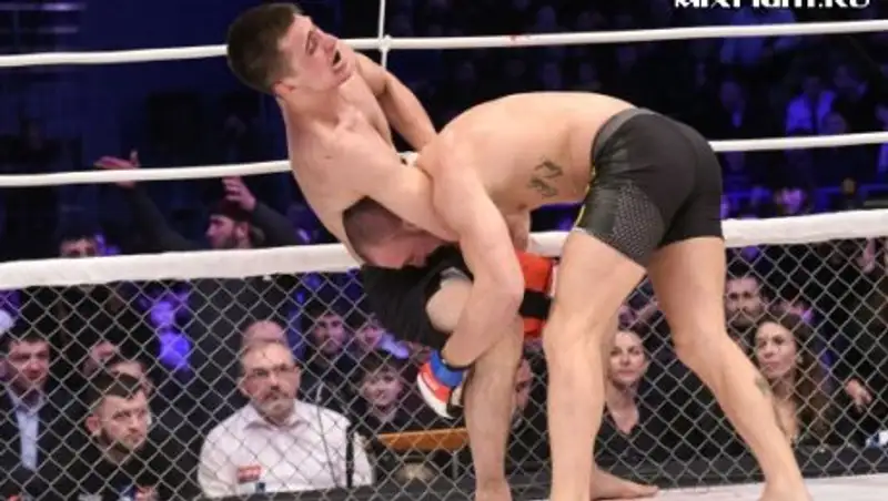 Соперник Сергея Морозова по турниру M-1 Challenge 73 получил бонус за лучший нокаут