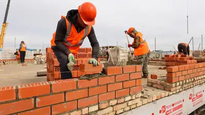 В Казахстане хотят сократить квоту на привлечение иностранной рабочей силы на 2024 год, фото - Новости Zakon.kz от 15.11.2023 16:41