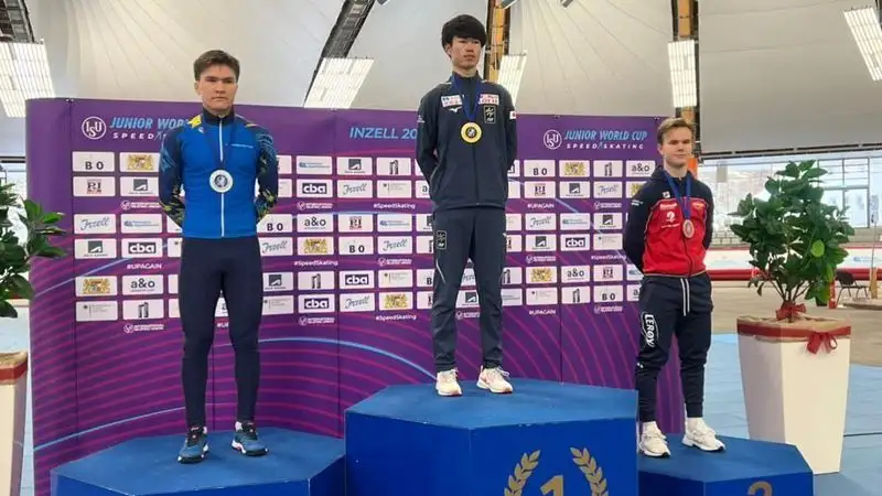 Казахстанские конькобежцы завоевали еще две медали на юниорском Кубке мира