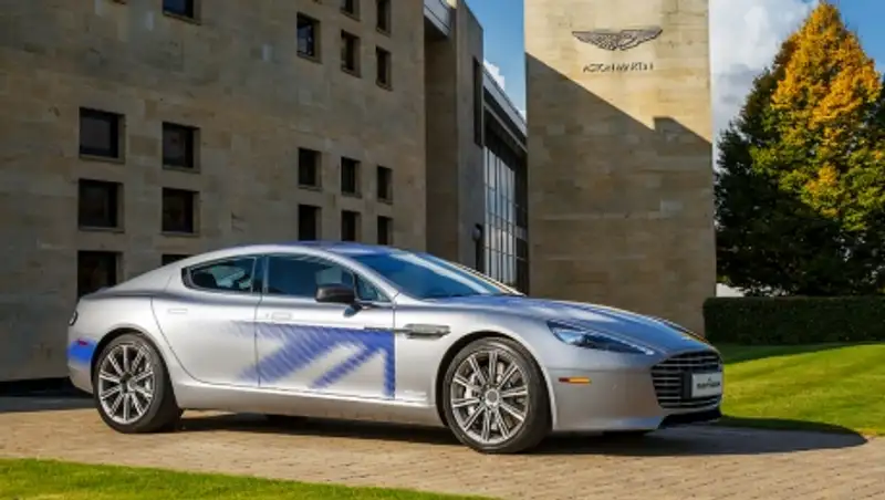 Электрический Aston Martin RapidE